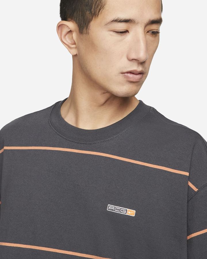 Camiseta Nike ACG A Rayas Hombre Gris Oscuro Rojas | CVDNI-1823