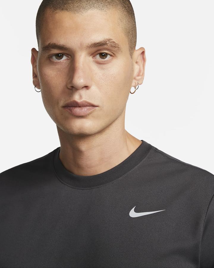 Camiseta Nike Dri-FIT Fitness Hombre Gris Oscuro Plateadas | TWIDC-6709
