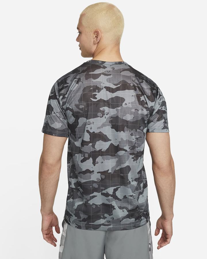 Camiseta Nike Dri-FIT Legend Camo Training Hombre Gris | SZJPN-0643