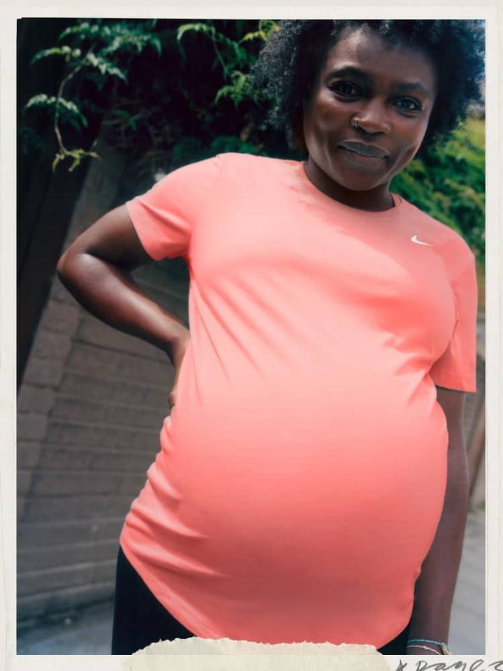 Camiseta Nike Dri-FIT (M) (Maternity) Mujer Rosas Blancas | FYXBH-4735
