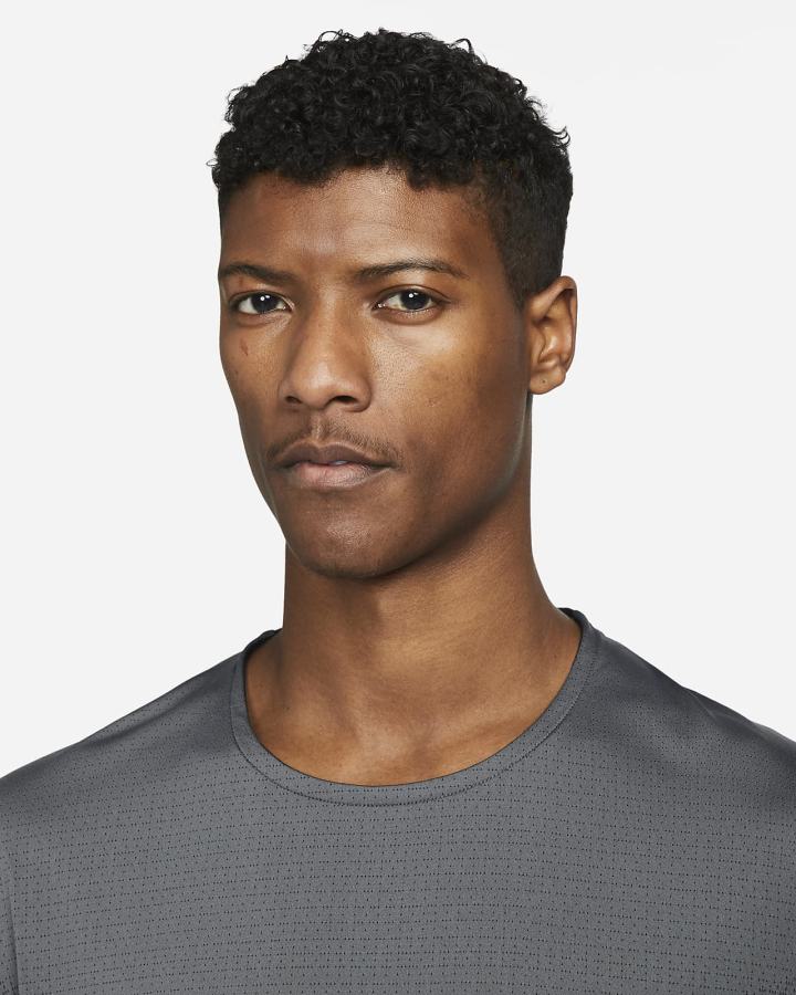 Camiseta Nike Dri-FIT Rise 365 Short-Sleeve Trail Hombre Negras Blancas | QTZMP-9085
