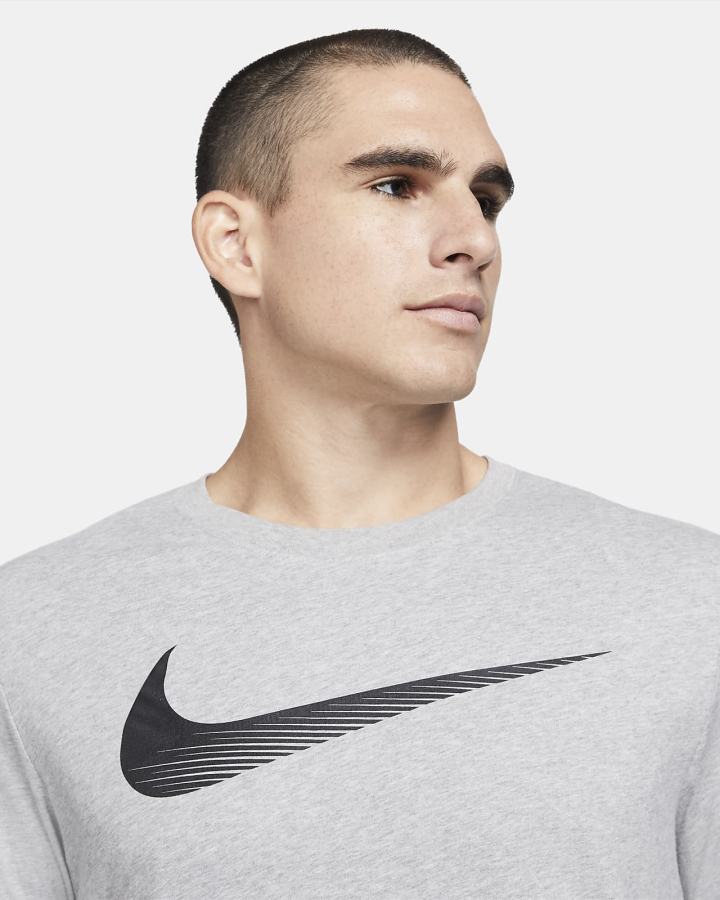 Camiseta Nike Dri-FIT Swoosh Training Hombre Gris Oscuro | OVKYE-2943
