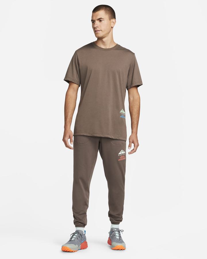 Camiseta Nike Dri-FIT Trail Hombre Marrones | WQDUA-4790