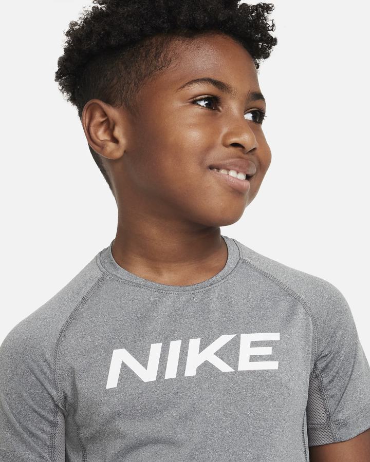 Camiseta Nike Pro Dri-FIT Kids Short-Sleeve Top Niño Gris Oscuro | OCKYM-5876