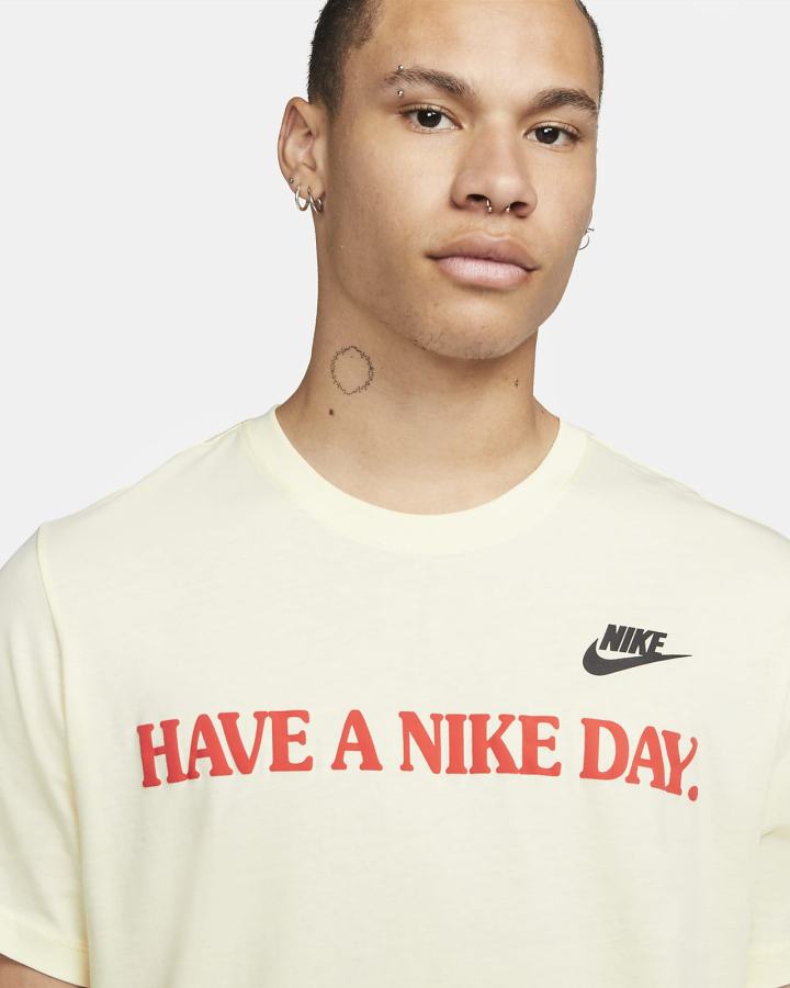 Camiseta Nike Sportswear Hombre Beige | VSQDB-3652