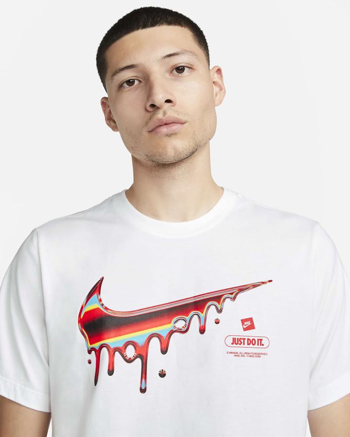 Camiseta Nike Sportswear Hombre Blancas | SVPYF-8409