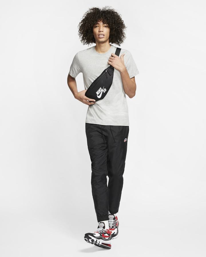 Camiseta Nike Sportswear Hombre Gris Oscuro | XJSQV-8435
