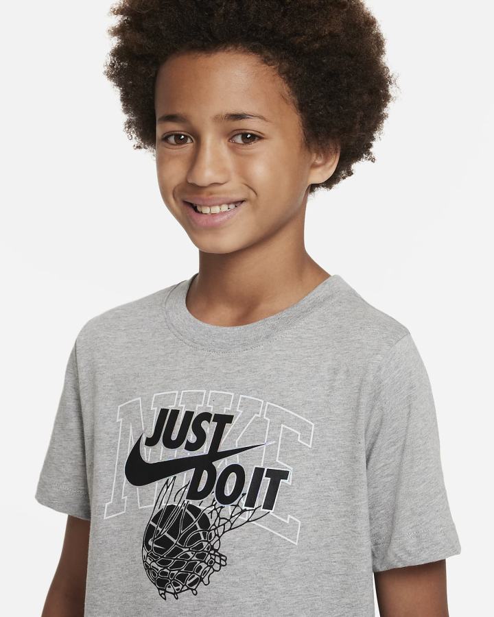 Camiseta Nike Sportswear Kids Niño Gris Oscuro | BYPUZ-4238