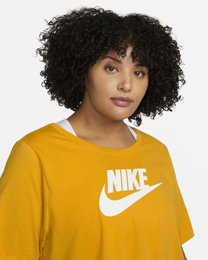Camiseta Nike Sportswear (Plus Size) Mujer Amarillo | ATOCW-9247