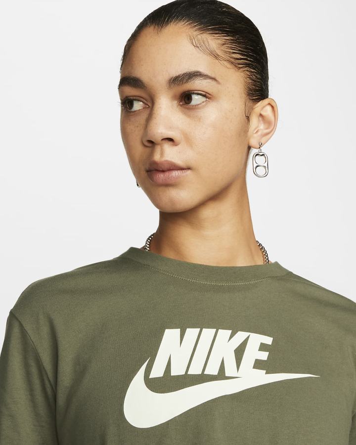 Camiseta Nike Sportswear (Plus Size) Mujer Verde Oliva Blancas | HMNRP-2946