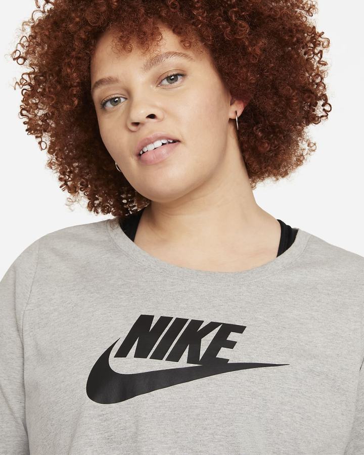 Camiseta Nike Sportswear (Plus Size) Mujer Gris Oscuro | ODHXS-1270