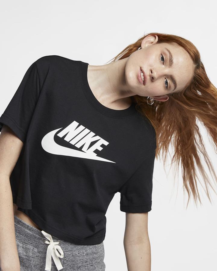Camiseta Nike Sportswear (Plus Size) Mujer Negras Blancas | RQPJS-4031