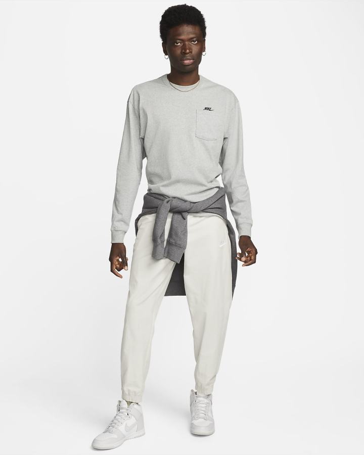 Camiseta Nike Sportswear Premium Essentials Long-Sleeve Pocket Hombre Gris Oscuro Negras | BIEHF-6908