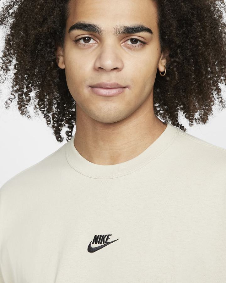 Camiseta Nike Sportswear Premium Essentials Hombre Beige | HMADX-3809