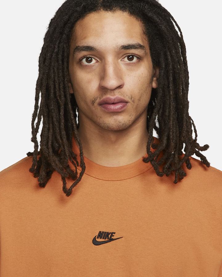Camiseta Nike Sportswear Premium Essentials Hombre Amarillo Oscuro Negras | KTRHQ-8297