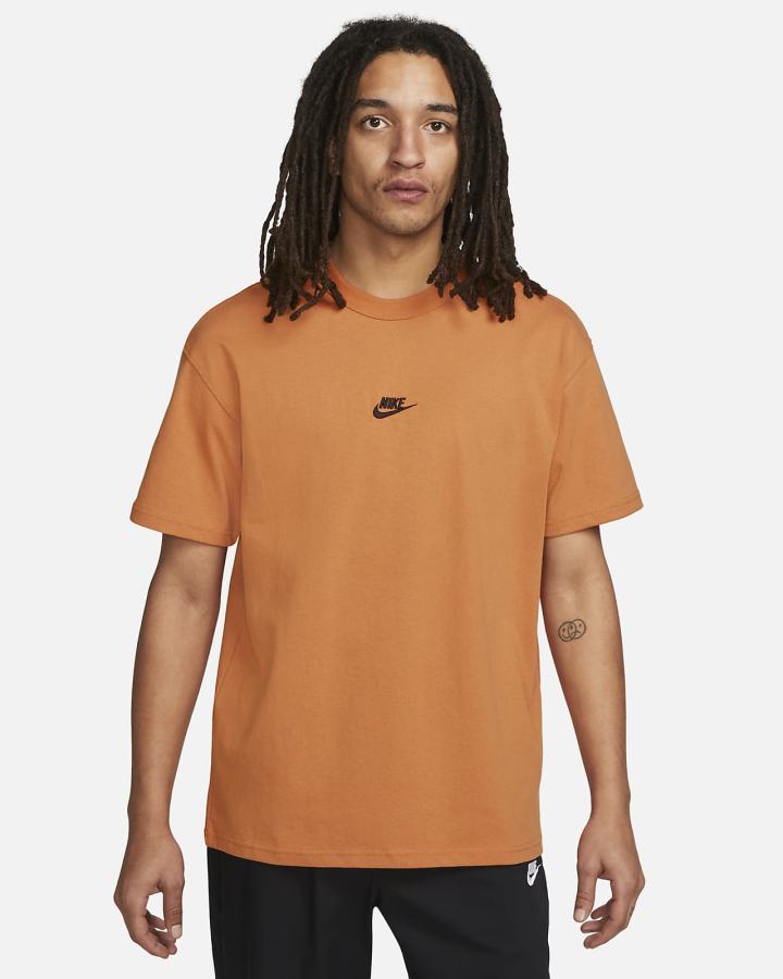 Camiseta Nike Sportswear Premium Essentials Hombre Amarillo Oscuro Negras | KTRHQ-8297