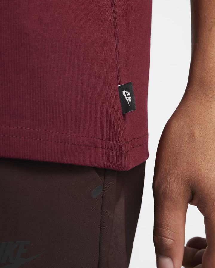 Camiseta Nike Sportswear Premium Essentials Hombre Burdeos | NFAZB-8149
