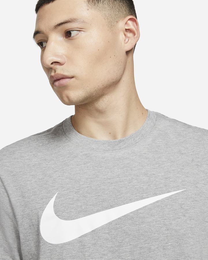 Camiseta Nike Sportswear Swoosh Hombre Gris Oscuro Blancas | BDHNF-9132
