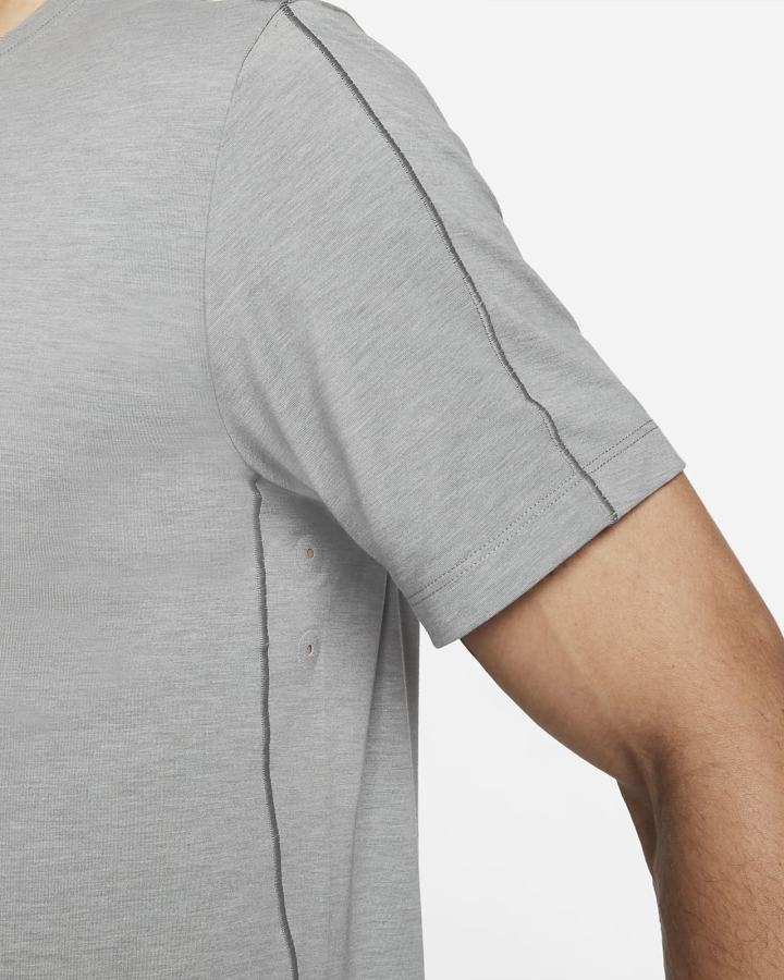 Camiseta Nike Yoga Dri-FIT Top Hombre Gris Claro | OCKRG-2041