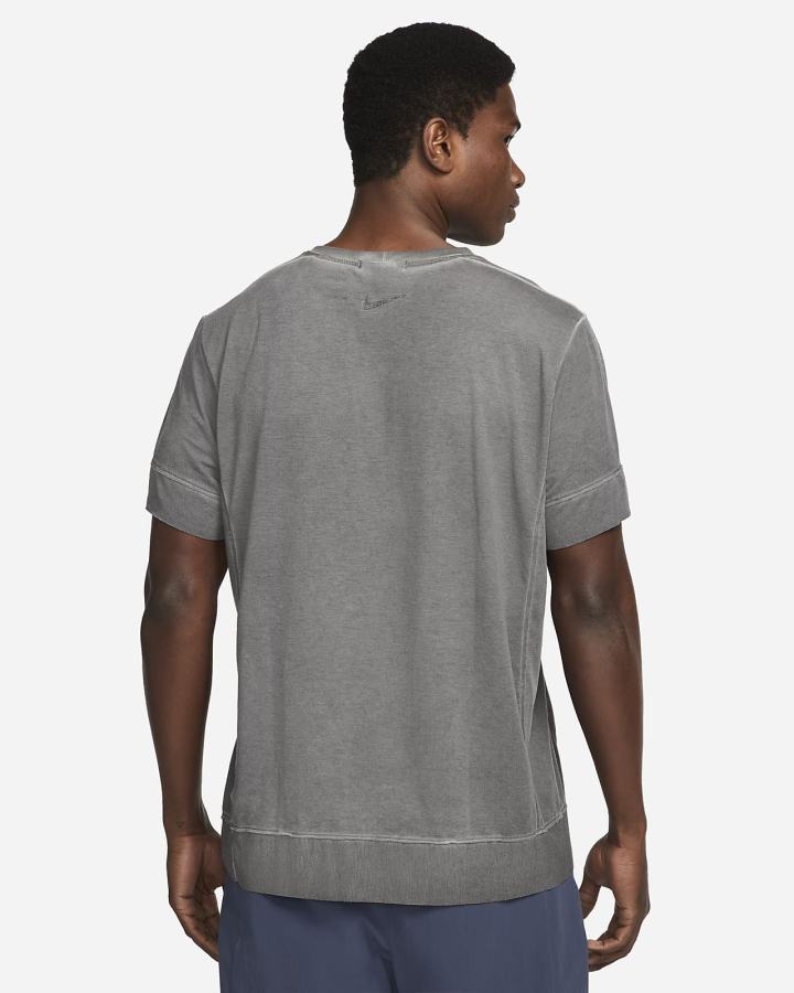 Camiseta Nike Yoga Dri-FIT Top Hombre Gris Oscuro | OXWSU-5672