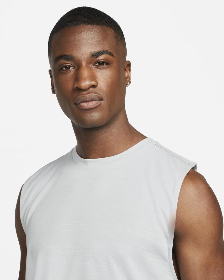 Camiseta Tirantes Nike Yoga Dri-FIT Energy Hombre Gris Claro | XZGDH-4760