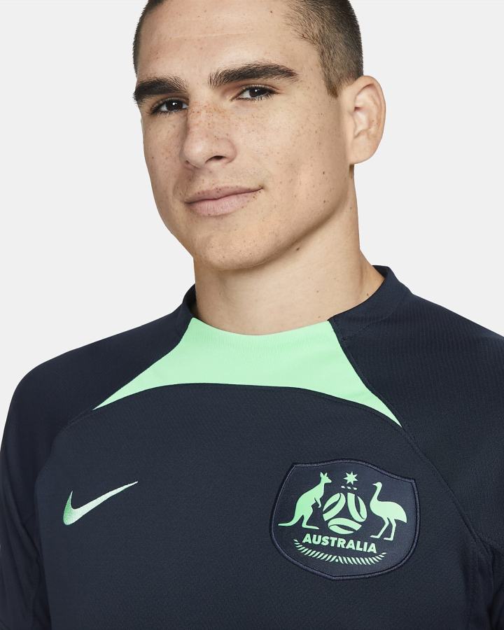 Jersey Nike Australia 2022/23 Stadium Away Dri-FIT Soccer Hombre Obsidian Verde | CUHTN-4315