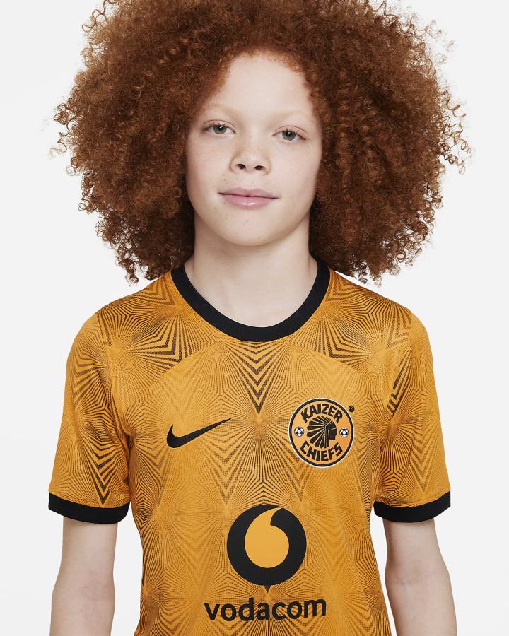 Jersey Nike Kaizer Chiefs F.C. 2022/23 Stadium Home Kids Dri-FIT Soccer Niño Negras | BYLNA-6082