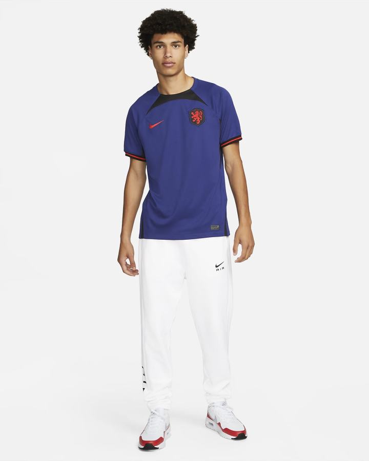 Jersey Nike Netherlands 2022/23 Stadium Away Dri-FIT Soccer Hombre Azul Real Azules Negras Rojas | JRWFN-6425
