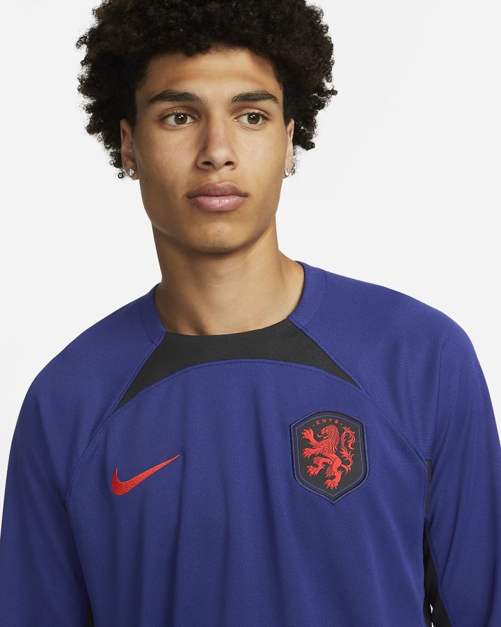 Jersey Nike Netherlands 2022/23 Stadium Away Dri-FIT Long-Sleeve Soccer Hombre Azul Real Azules Negras Rojas | JTFSN-1389