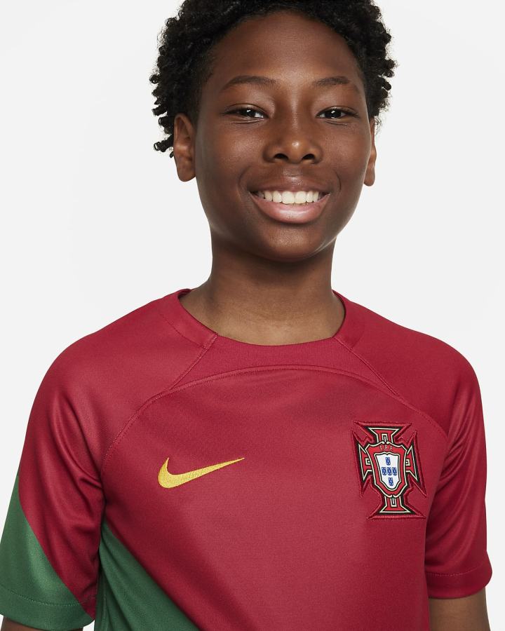 Jersey Nike Portugal 2022/23 Stadium Home Kids Dri-FIT Soccer Niño Rojas Doradas | CYNIW-6895