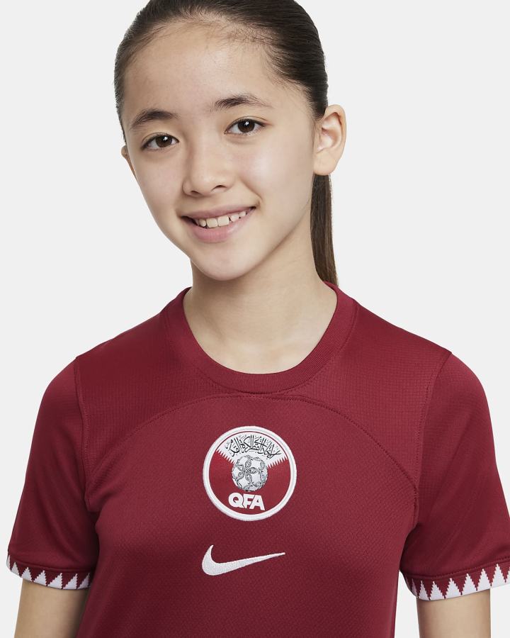 Jersey Nike Qatar 2022/23 Stadium Home Kids Dri-FIT Soccer Niño Burdeos Blancas | CRKSF-1957