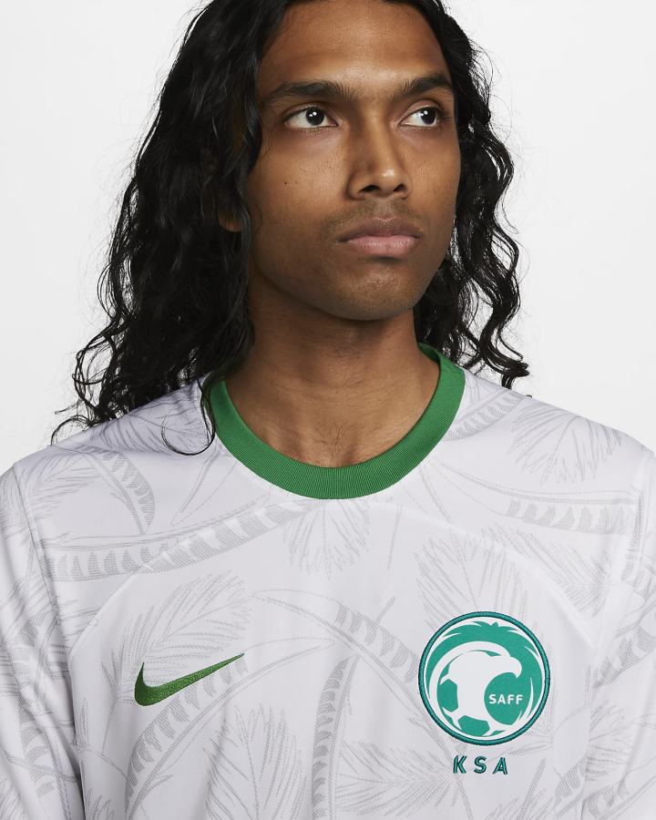 Jersey Nike Saudi Arabia 2022/23 Stadium Home Dri-FIT Soccer Hombre Blancas Verde | RPQLO-0523