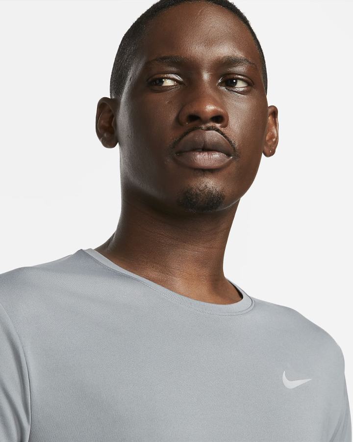 Top Running Nike Dri-FIT Miler Long-Sleeve Hombre Gris | CTBLW-1756