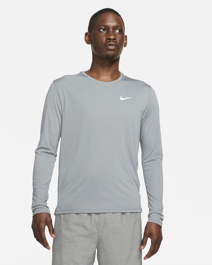 Top Running Nike Dri-FIT Miler Long-Sleeve Hombre Gris | CTBLW-1756