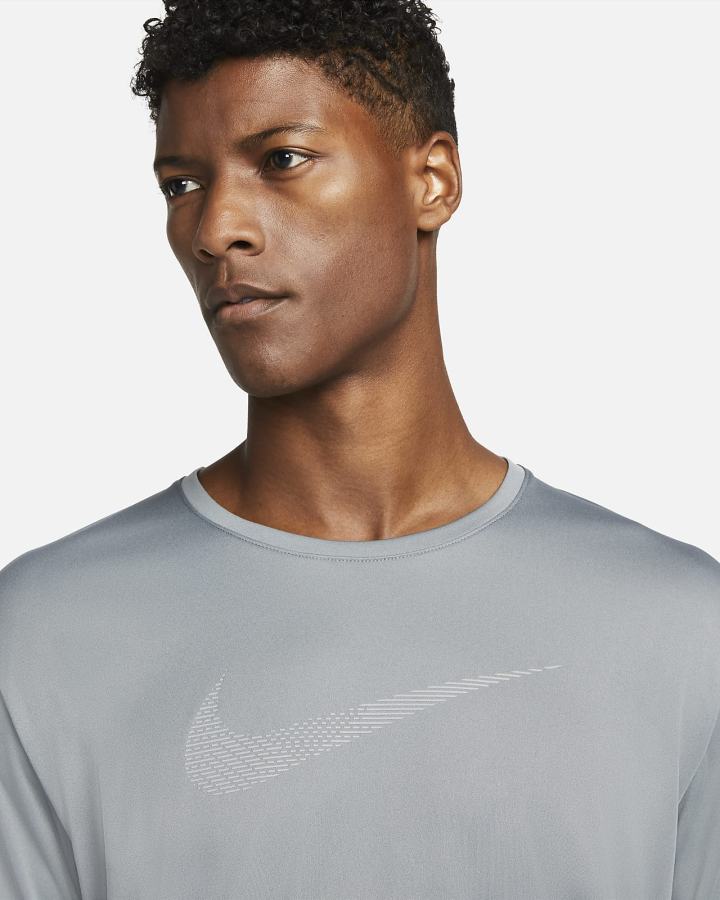 Top Running Nike Dri-FIT UV Run Division Miler Long-Sleeve Hombre Gris | GOSRV-9068