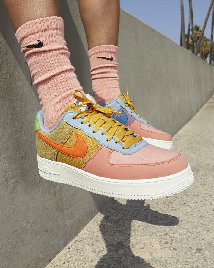 Zapatillas Nike Air Force 1 '07 LV8 Hombre Doradas Marrones Amarillo Oscuro | URKQF-4950