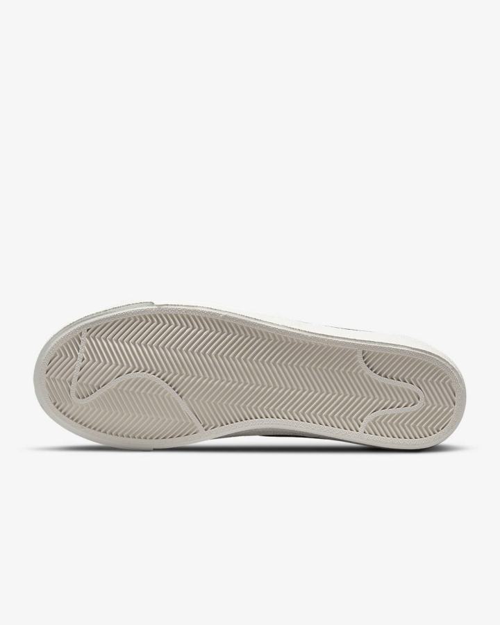 Zapatillas Nike Blazer Low '77 SE Mujer Blancas Negras | PSQOC-7195