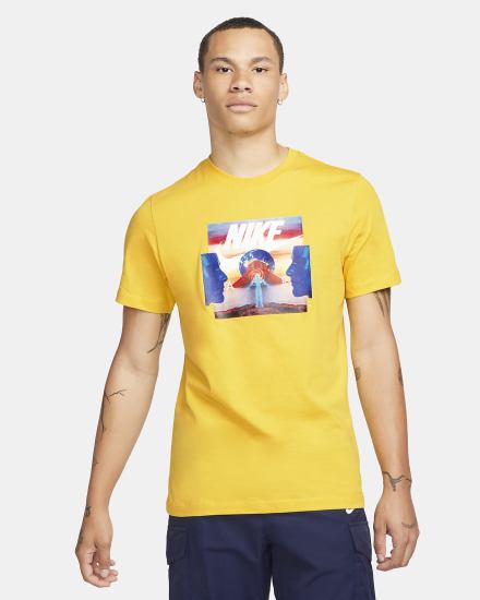 Camiseta Nike Sportswear Hombre Amarillo | SWDHZ-1784
